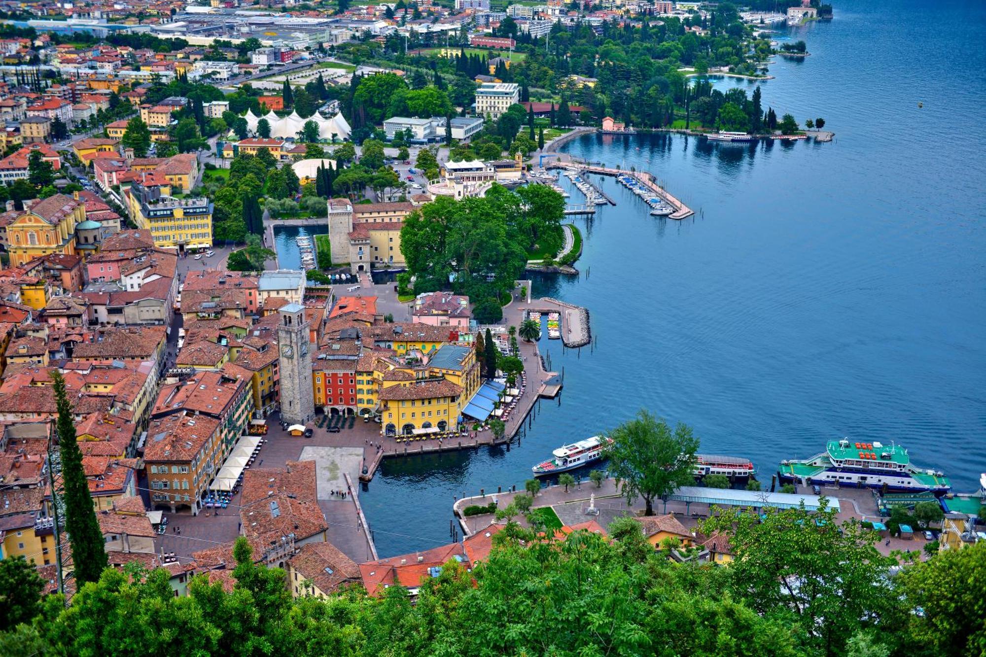 Appartamento Lara - Happy Rentals Riva del Garda Bagian luar foto